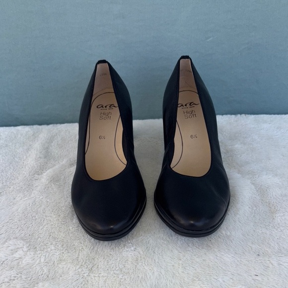 EUC Ara Black Heels with Textured Design‎ and Medium Heel Size 6.5 - Picture 1 of 9
